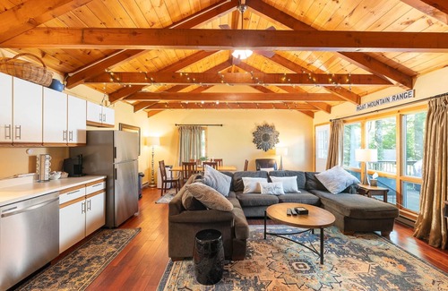 Birch Hill House | Mountain views! Updated! 7 min to NoCo Village, 5 min to Echo Lake & Saco!