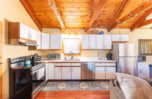 Birch Hill House | Mountain views! Updated! 7 min to NoCo Village, 5 min to Echo Lake & Saco!