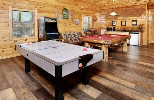 Gatlinburg - Pigeon Forge Cabin | Mountains, Movies & More Clean!, 3 King Suites, Theater, Game Loft, Quiet Location