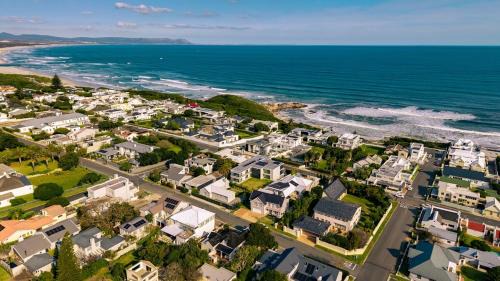 Voelklip House | Mountainside Beach House
