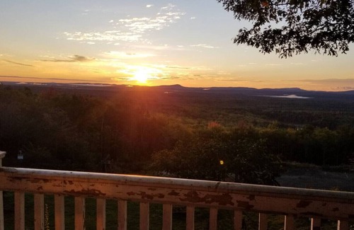 Liberty Cabin | Mountainside Cabin" Bigfoot Retreat"