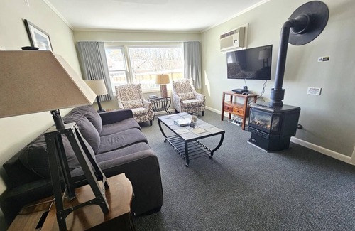 Stowe Area Condo | Mountainside Hideaway! Centrally Located 2BR Condo