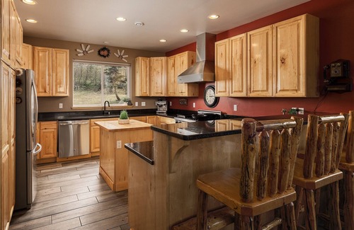 Rabbit Creek House | Mountainside Manor: 12-guest, Pet-Friendly, with Theater, Game Room, & Hot Tub!