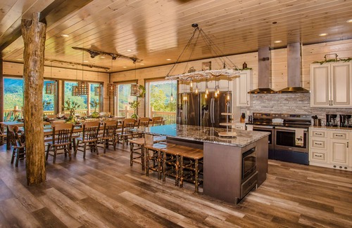 Gatlinburg - Pigeon Forge Cabin | MountainviewRetreat: MtnView, IndoorPool, HotTub, Wifi, Theater, Games, Resort Facilities