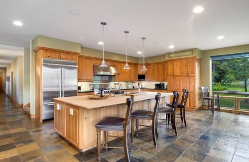 Glenwood Springs House | Movie Rm, Hot Tub, Games, 2Fireplaces, In-Floor Heat, On The River,StunningViews