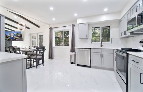 Casselberry House | Moxy Luxe - Charming 4-bedroom house with AC and WiFi in delightful Casselberry