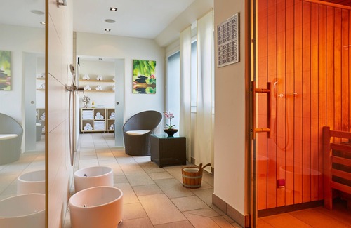 District 9 Hotel | Moxy Zurich