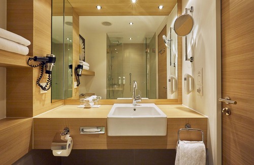 District 9 Hotel | Moxy Zurich