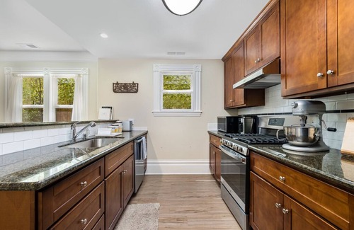 West Alameda House | Mozart’s Flat - Fully Renovated with Blazing WiFi