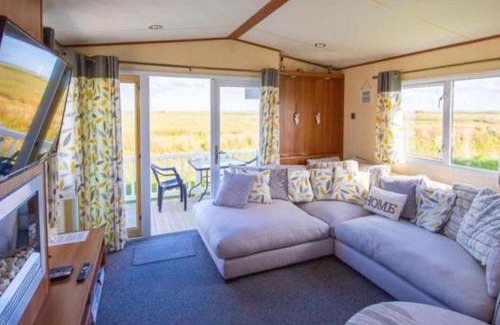 Camber Resort | MP503 - Camber Sands Holiday Park - Sleeps 8 - Large Gated Decking - Amazing views
