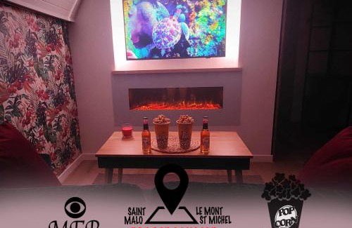 Cancale Apartment | MRODBNB - Appart Neuf - Vue Mer - 25m Plage & Resto - Ciné - cheminée - Popcorn