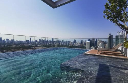 K. Wang Sombun Apartment | MRT Queen 15m One Stop Direct to BTS ASOK Borderless Swimming Pool