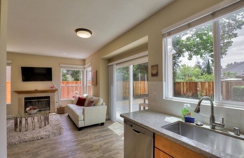 Carmine - Parkmont House | MSP2: Remodeled Executive 4 bd/3 ba Home easy access to 68O, 1O1, 88O Fwys