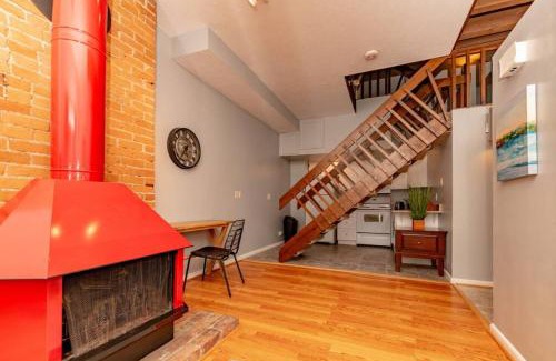 Mount Adams Apartment | Mt Adams 1BR Great Location Steps from Monastery