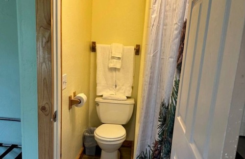 Homer Cabin | Mt. Douglas Courtyard Room, Homer Floatplane Lodge