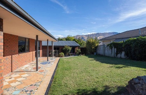 Wanaka House | Mt Iron Century Cottage