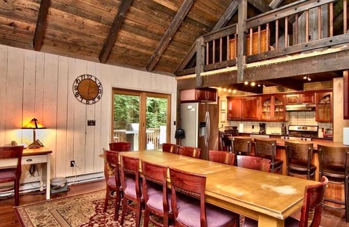 Pocono Pines Cottage | ⛰⛵️⛱Mt. Maplewood Lodge❤️1BR Couples★Romantic★Hot⛷Tub★Game Rm★Dogs+