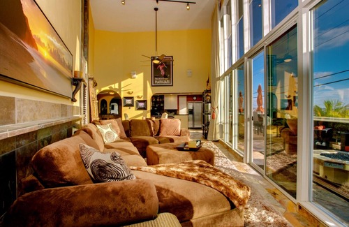 North Pacific Beach House | MT. SOLEDAD BEACH PARADISE - AMAZING PANORAMIC VIEWS! - HEATED POOL & JACUZZI