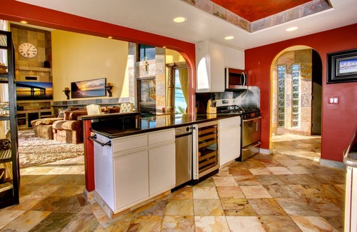 North Pacific Beach House | MT. SOLEDAD BEACH PARADISE - AMAZING PANORAMIC VIEWS! - HEATED POOL & JACUZZI