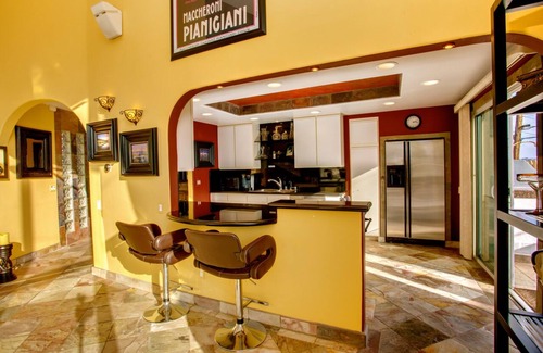 North Pacific Beach House | MT. SOLEDAD BEACH PARADISE - AMAZING PANORAMIC VIEWS! - HEATED POOL & JACUZZI