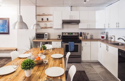 Plateau Mont Royal Apartment | MTLVR #09 | Stay-Dream-Explore, 5 beds, Plateau