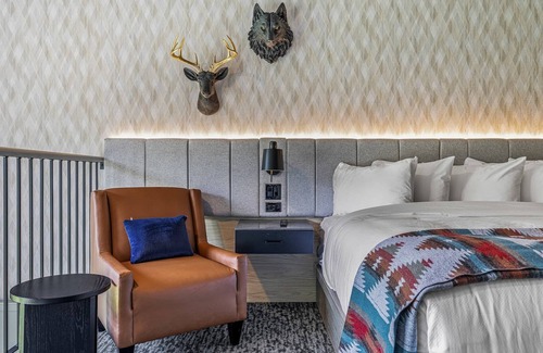 Silvertip Hotel | MTN House - King Loft Suite