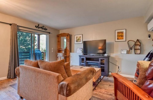 Green Mountain Falls Apartment | MTN Town Escape-Beavers Den, 1 Bdrm luxury Apt