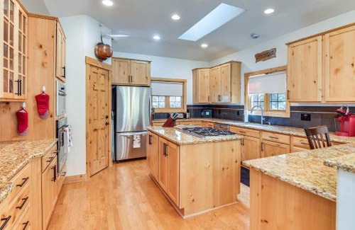 Georgetown House | Mtn-View Cabin with Private Hot Tub in Georgetown!