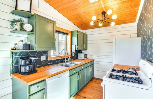 Bailey Cabin | Mtn-View Haven w/Hot Tub: 9 Mi to Dtwn Bailey