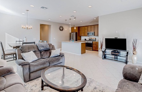 Tucson House | Mtn-view home with outdoor pool, enclosed patio, washer/dryer, streaming
