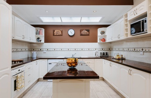 Central Mudgee House | Mudgee Explorer Lodge.nOwned by Mudgee Wine Explorer Tours