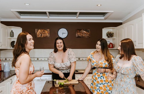 Central Mudgee House | Mudgee Explorer Lodge.nOwned by Mudgee Wine Explorer Tours