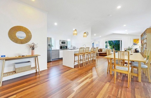 Mudjimba House | Mudjimba Beach Haven - 2 min walk to water!