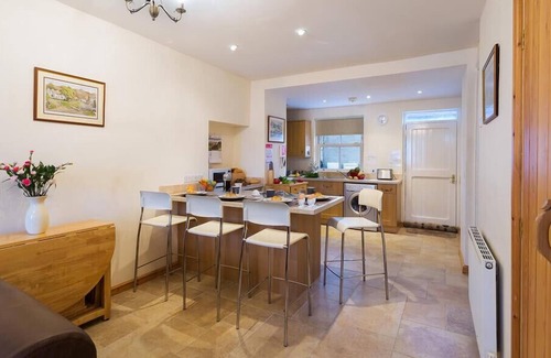 Staveley Cottage | MULBERRY COTTAGE, pet friendly, with open fire in Kendal