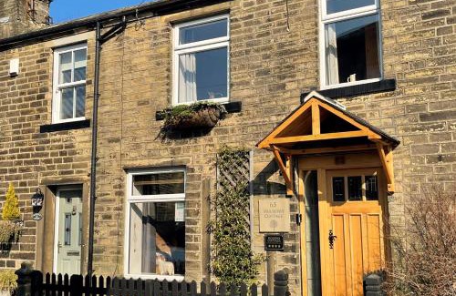 Haworth House | Mulberry Cottage with Wood Burner, Garden and Easy Parking