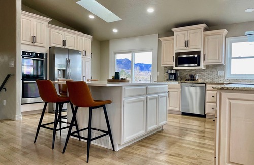 Northwest Colorado Springs House | Multi-family get away with breath taking Colorado views.