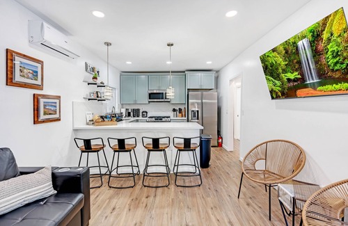 Corridor House | Multi Family Houses in Central San Diego