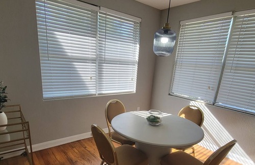 Murray Hill House | Murray Hill 1940s bungalow- walking distance to the strip