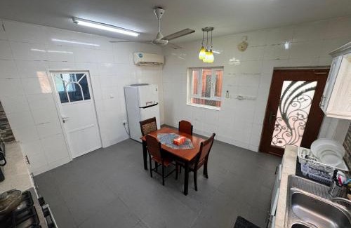 Al Ghubrah Ash Shamaliyyah House | Muscat Guesthouse 3 All Private Ensuite Rooms