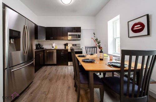 North Central Edmonton Apartment | Muse House | Walk to Stadium | 5 min Rogers and DT
