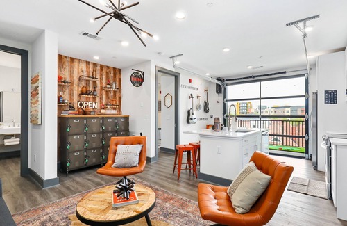 Rolling Mill Hill Condo | Muse | Nashville-themed condo with oversized balcony, downtown views & putting mat