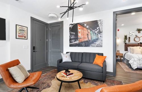 Rolling Mill Hill Condo | Muse | Nashville-themed condo with oversized balcony, downtown views & putting mat