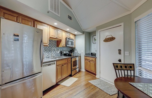Night Heron House | "Mushroom" Beach Cottage. 1 bedroom. Complex pool Short walk to beach