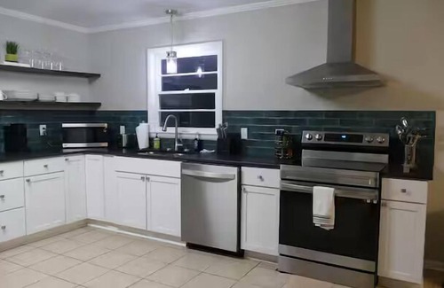 Statesboro House | Music on Marvin. 3bd/2ba House across from GSU