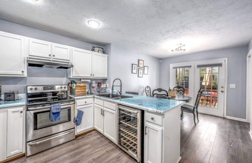 South Nashville House | Music Row Retreat mins to downtown, hot tub