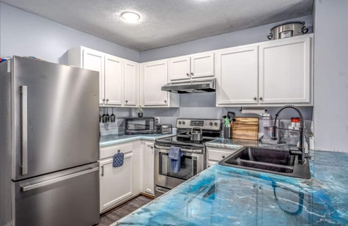 South Nashville House | Music Row Retreat mins to downtown, hot tub