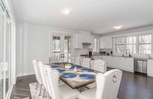 Lake of Bays Cottage | Muskoka Cottage ~ Algonquin ~ Dwight ~ Lake of Bays ~ Blazing Internet ~ SmartTV
