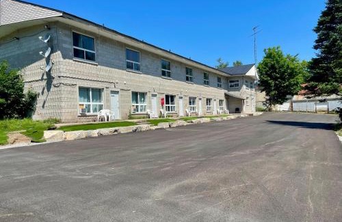 Gravenhurst Hotel | Muskoka Nights