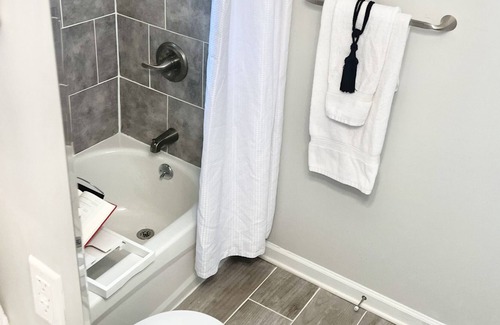 Detroit House | Must Stay 5BD| Full Kitchen| Roku TV| Free Wifi