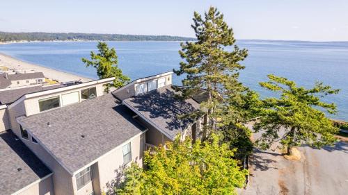 Freeland House | Mutiny Bay Condo by AvantStay Walk to the Beach